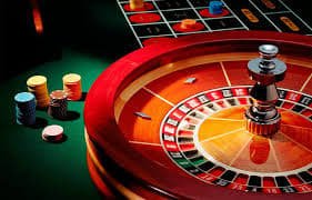 Antarmuka aplikasi mobile syair keraton menunjukkan pilihan navigasi bawah untuk Liga 1, meja langsung, dan game slot